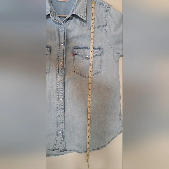 Levi’s Pearl Snap Western Shirt – Women’s Medium (Light Wash Blue, 100% Cotton) - Picture 9 of 10